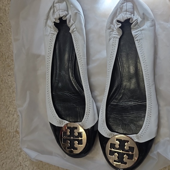 Tory Burch Two Tone Logo Ballet Flats size 9.5 - Picture 3 of 3